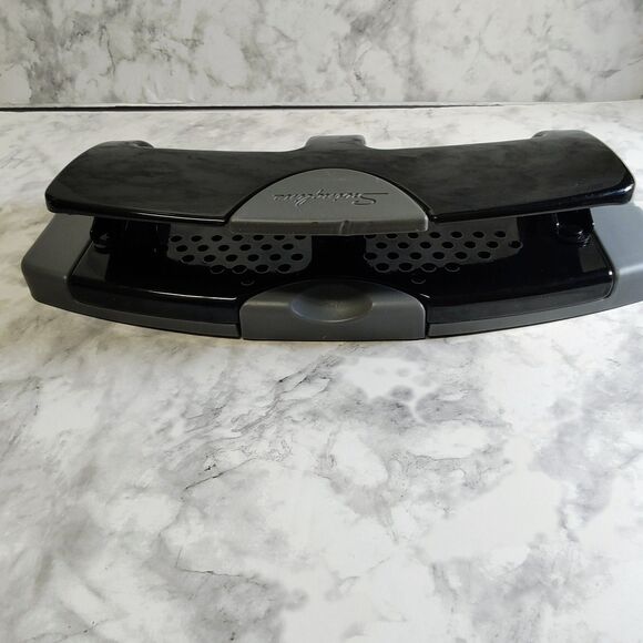 Swingline SmartTouch Low Force 20 Sheet Capacity 3 Hole Paper Punch Black/Gray - Picture 13 of 16